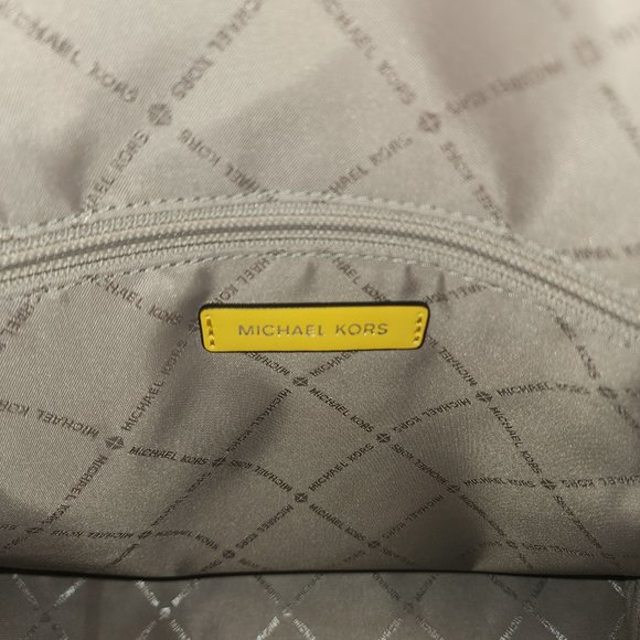 Authentic Michael Kors - Picture 3 of 4